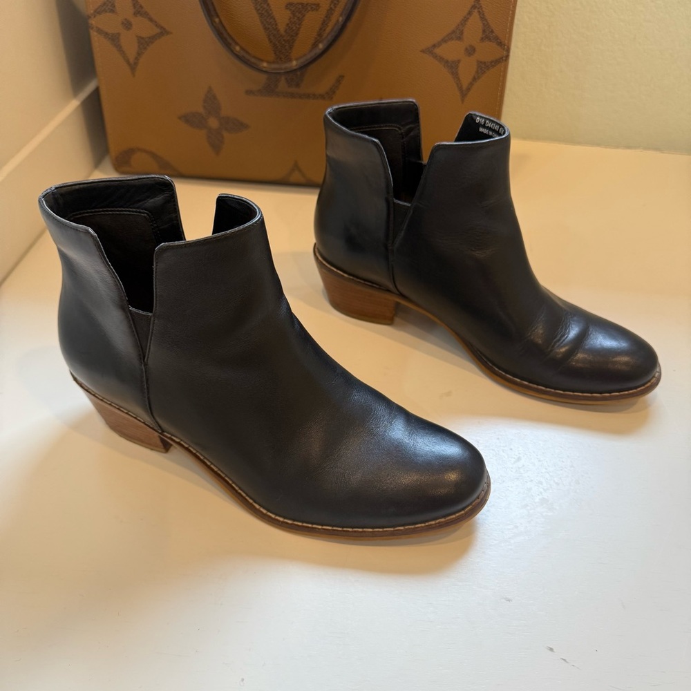 Cole Haan size 6.5 booties
